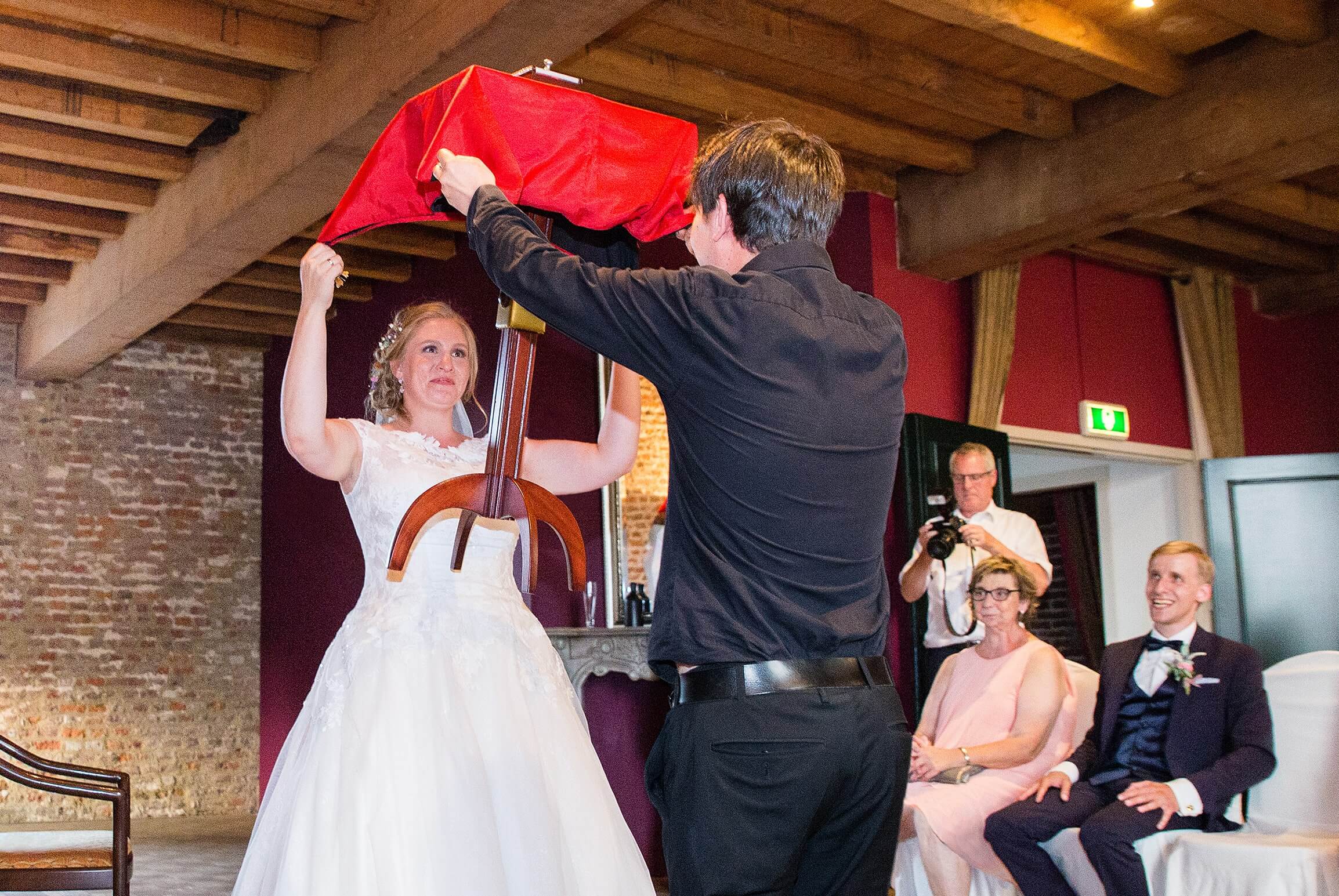 Zauberer Aachen Tischschwebe Braut Zauberer Aachen Tischschwebe Braut